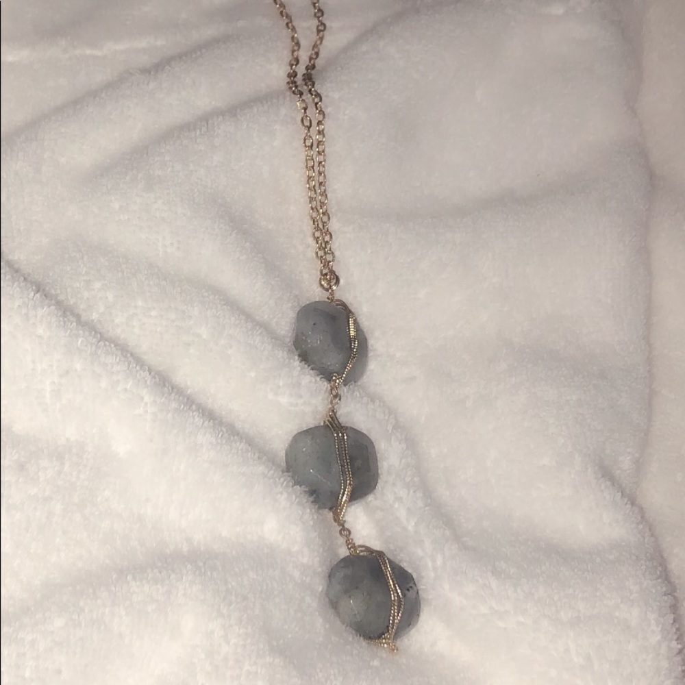 Beautiful 3 stone tiered necklace